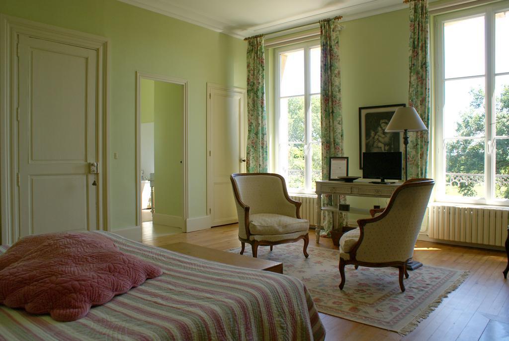 Chateau De Grenier Bed & Breakfast Saint-Léger Rom bilde
