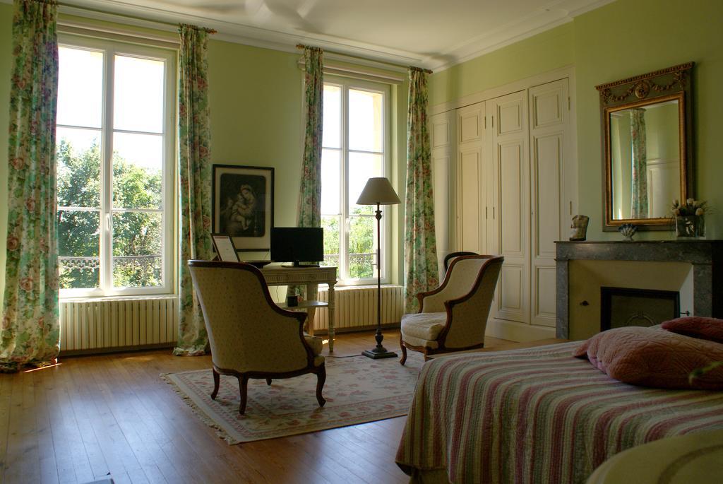 Chateau De Grenier Bed & Breakfast Saint-Léger Rom bilde